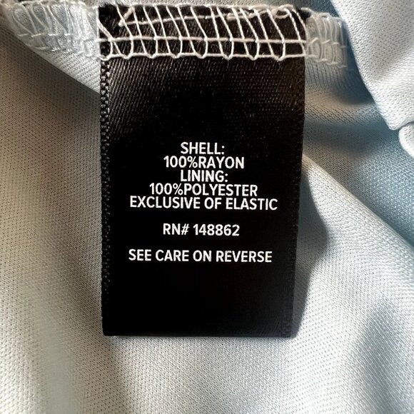 Torrid NWOT Women 1X Blue Floral‎ Cold Shoulder Handkerchief Dress w/Pockets - Picture 7 of 9